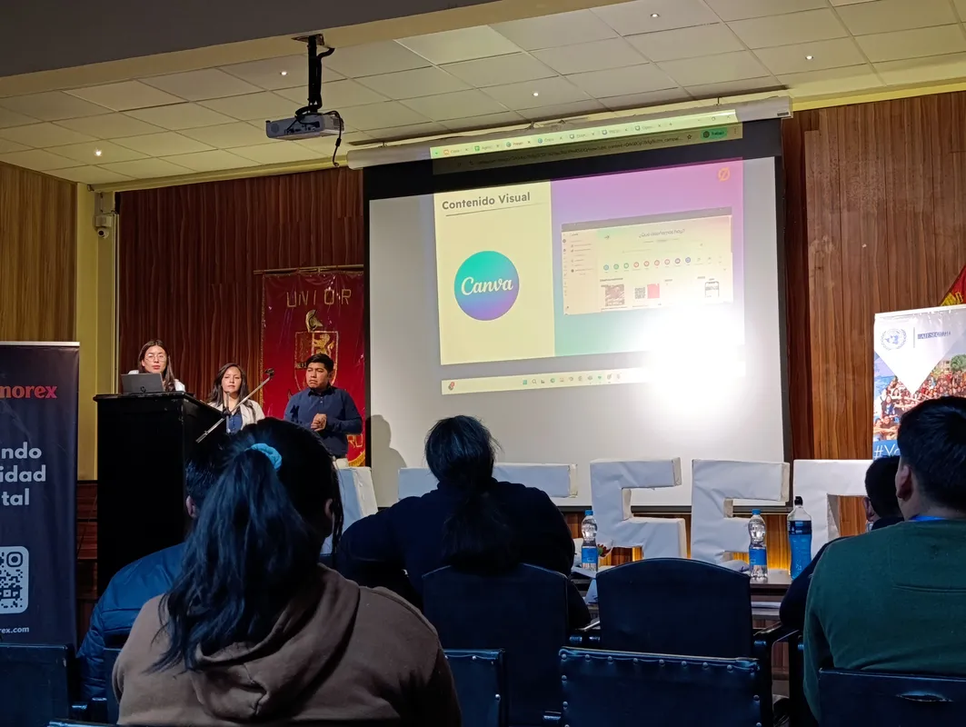 David Morales Vega facilitando networking entre profesionales tech bolivianos en AIESEC