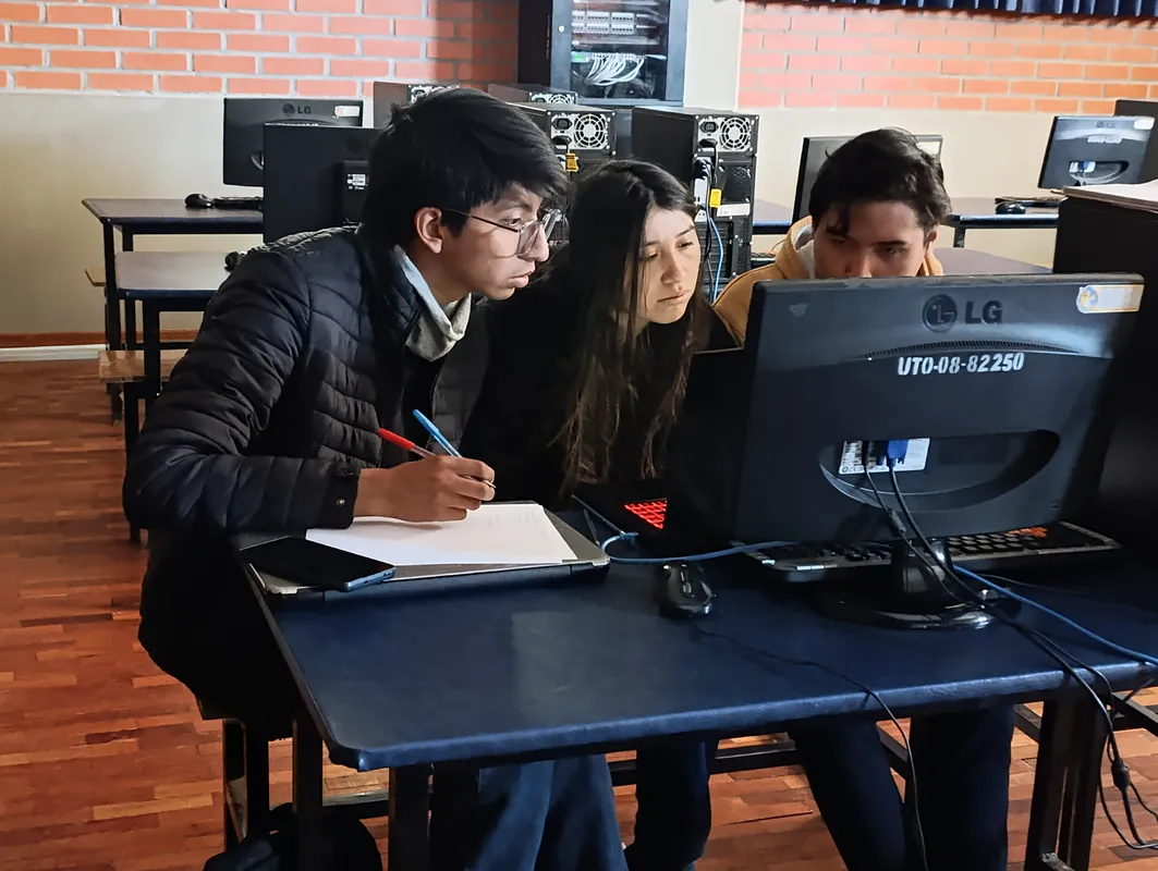 David Morales Vega en segundo día del workshop FNI Go con integración de Firebase