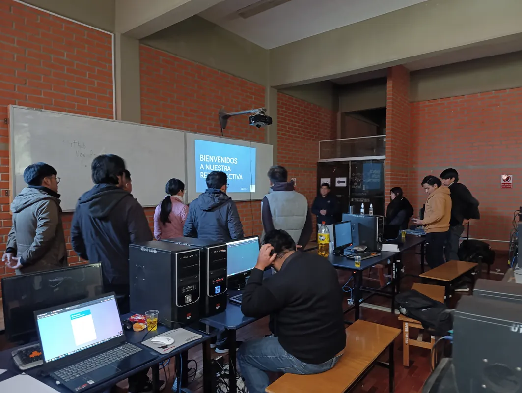 David Morales Vega aplicando metodología Scrum en laboratorio de innovación UTO
