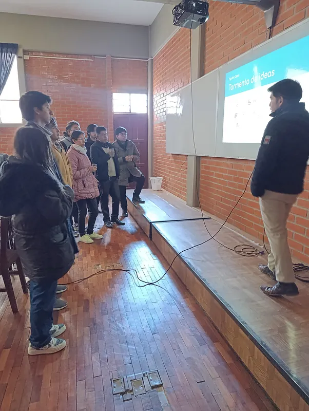 David Morales Vega en presentación de proyectos finales del laboratorio FNI Go 2025