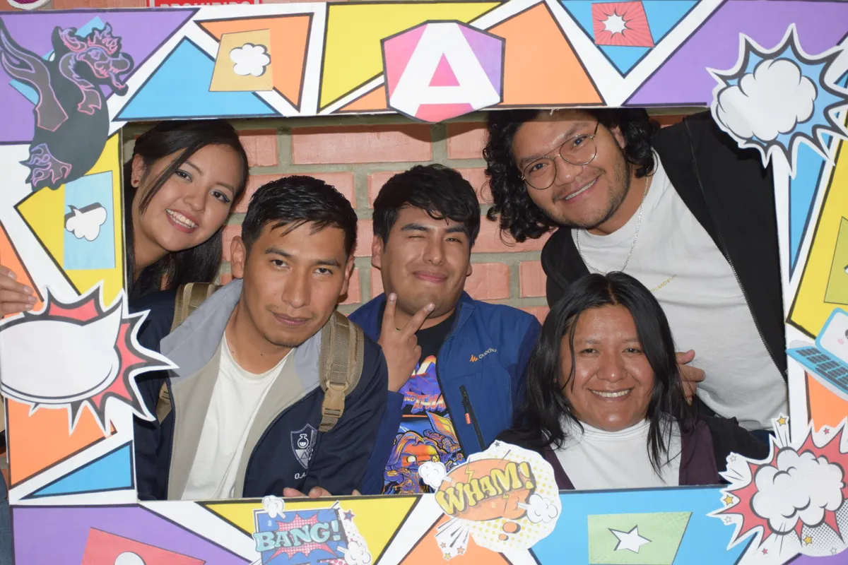 David Morales Vega en momento de camaradería entre la comunidad tech